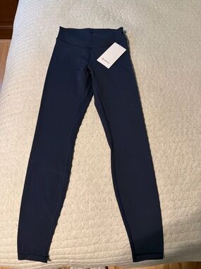 Navy Lululemon Wunder Under SmoothCover™ 28” leggings